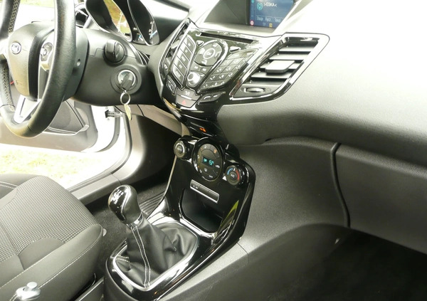 Ford Fiesta cena 38400 przebieg: 51900, rok produkcji 2017 z Koszalin małe 667
